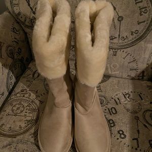 “Like New” Arizona Company,tall,fall/winter,faux suede and faux fur boots.
